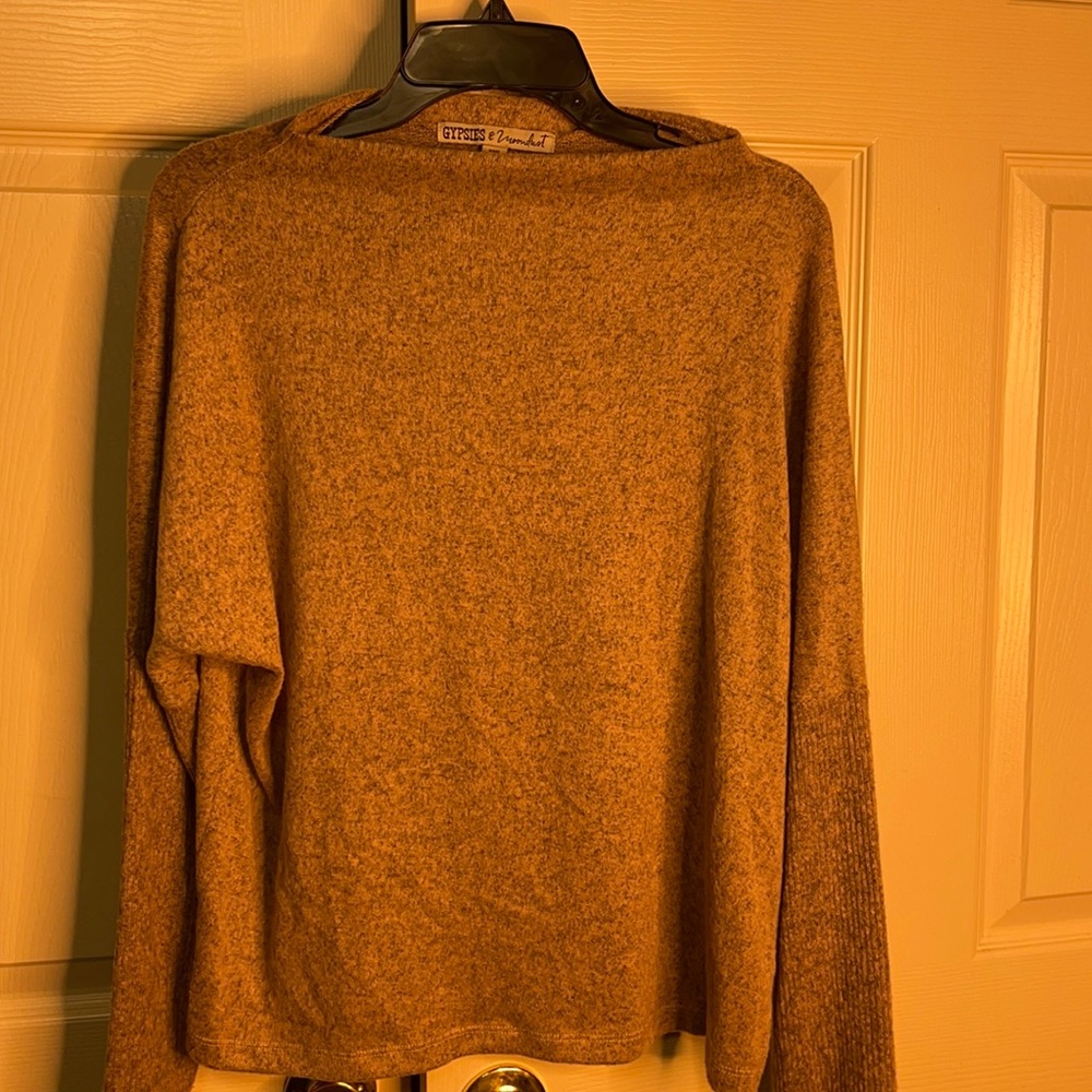 Tan/cream lightweight sweater tee
